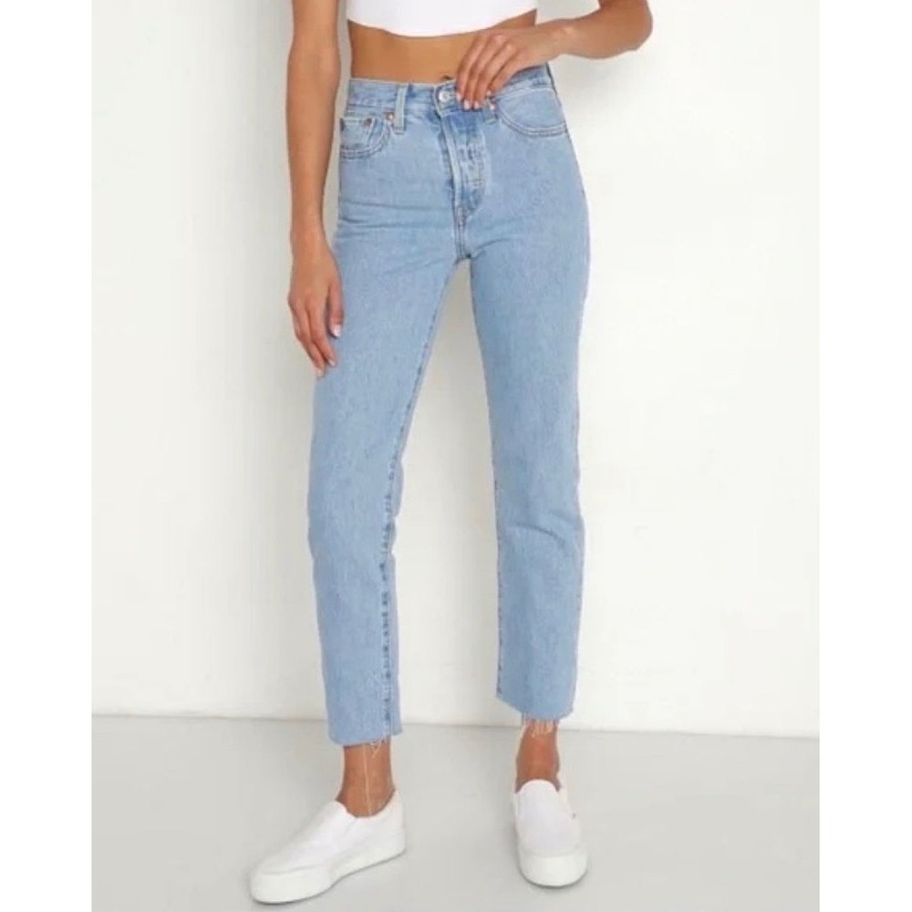 Levi's Wedgie Straight Jeans Women's 26 Light Wash Raw Hem High Rise Denim‎